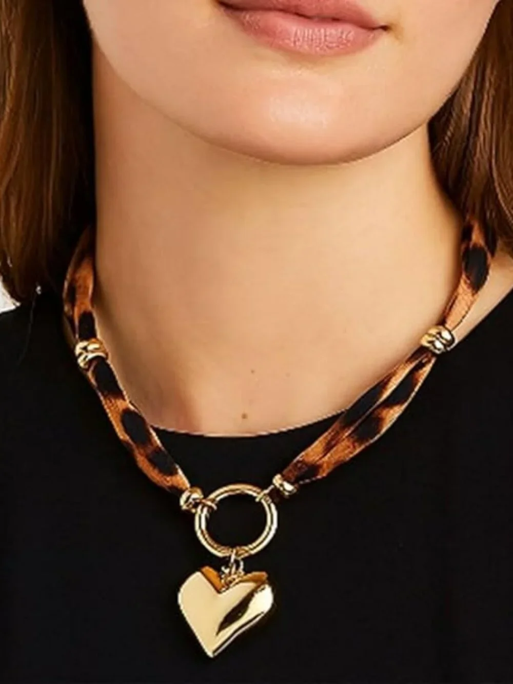 NEW Scarf Necklace with Charm for Women Bandana‎ Heart Pendant Leopard Print